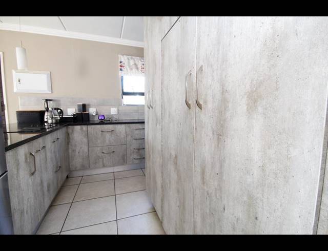 3 BEDROOM TOWNHOUSE FOR SALE IN AMBERFIELD